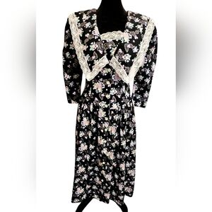 Vintage 90's Cottagecore Dress Black Floral Big White Lace Collar Button Up